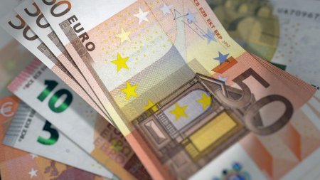 Trei zile pana la alegeri. In aprilie, volatilitatea cursului a fost minima, semnaland un grad ridicat de interventie si control din partea BNR