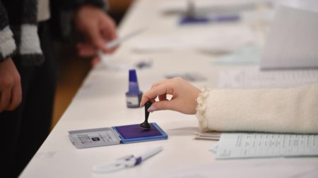 MAE acuza partidul lui George Simion ca vrea sa manipuleze alegerile. Exista suficiente buletine de vot in diaspora