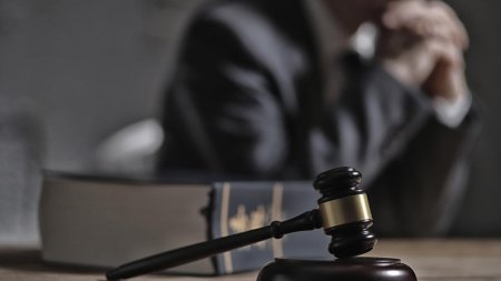 Propunere controversata: Politistii vor ca <span style='background:#EDF514'>JUDECAT</span>orii sa fie inlocuiti de inteligenta artificiala