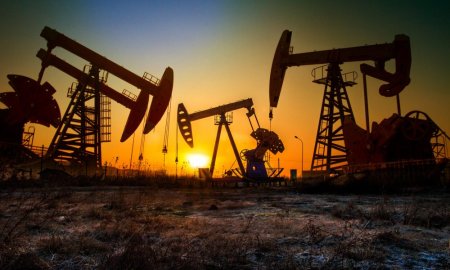 Preturile petrolului au consemnat in aprilie cea mai mare scadere lunara din ultimii trei ani si jumatate
