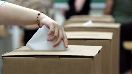 Sute de romani au votat deja la Alegerile prezidentiale in sectiile din diaspora