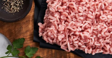 Cea mai gustoasa carne tocata. Tehnica secreta consta in a adauga un ingredient congelat, razuit