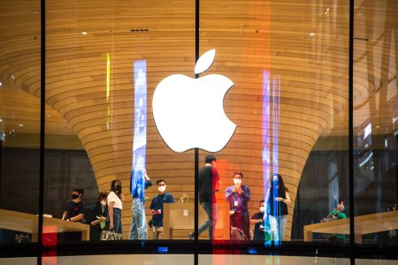 Apple castiga atat de multi bani ca nu are ce sa faca cu ei: Gigantul american anunta ca vrea sa isi rascumpere actiuni de nu mai putin de 100 mld. dolari de pe piata bursiera