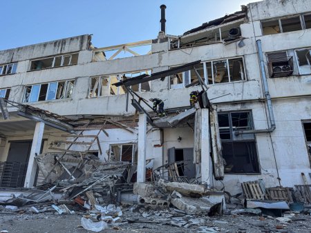 Batalia <span style='background:#EDF514'>PENTRU</span> nord. Rusia forteaza o zona tampon in regiunea Sumi