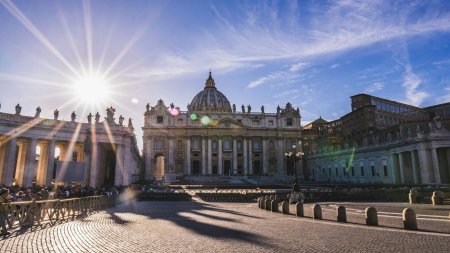 Factiunea cardinalilor din Conclavul pentru alegerea noului Papa, care vrea sa faca Vatican Great Again