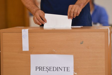 Alegeri prezidentiale 2025. S-au deschis sectiile de votare din tara pentru primul tur. Peste 400.000 de oameni au votat deja in diaspora si peste 1 milion in Romania. LIVE TEXT