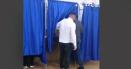 Incident electoral in Olt. Viceprimarul din Optasi Magura a intrat in cabina de vot cu alegatorii