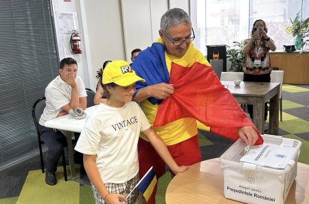 Silviu Oprea a votat in Australia, infasurat in tricolor si cu fiica cea mica de mana. Ce a patit cand a cumparat o ferma in Romania: «La 10.30 vii? Nu vezi ca bem cafeaua!». Asta e motivul pentru nu ne intoarcem acasa