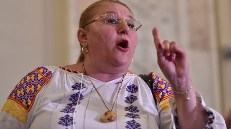 Diana Sosoaca s-a dat din nou in spectacol