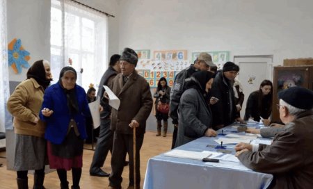 Cate persoane de peste 100 de ani voteaza astazi presedintele Romaniei