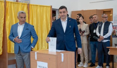 George Simion a copiat stilul lui Calin Georgescu, in discursul inregistrat si difuzat dupa inchiderea urnelor: Suntem aici sa scriem istorie, nu sa facem politica