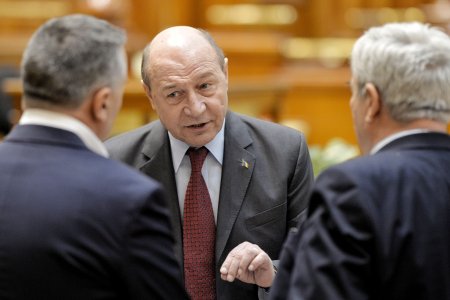 Traian Basescu: Incultura noastra ne face sa fim pacaliti de specimene ca Georgescu sau Simion