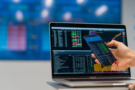 Bursa. Cele mai performante cinci <span style='background:#EDF514'>FONDURI</span> in ultimele 12 luni incheiate la 31 martie au inregistrat randamente anuale nete intre 9% (BRD Actiuni - Clasa E) si 17,9% (Goldman Sachs Romania Equity)