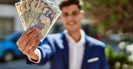 Bani de la stat pentru elevii si studentii care vor sa-si cumpere un calculator. Cine beneficiaza si ce conditii trebuie sa indeplineasca