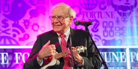 Bursa. Actiunile Berkshire Hathaway scad cu 6% dupa ce Warren Buffett a anuntat ca renunta la functia de CEO, detinuta de sase decenii